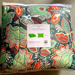 COPY - Vera Bradley reversible full/queen Bedding